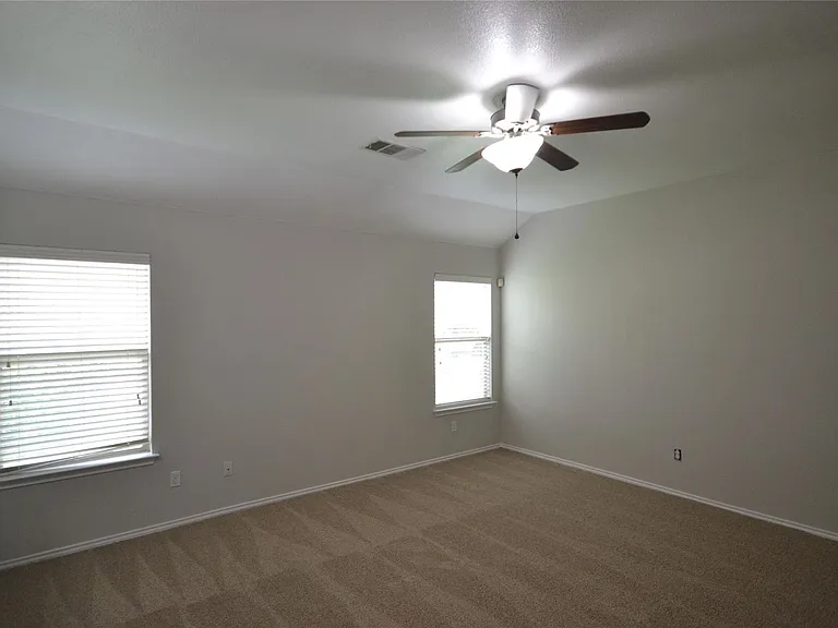 228 Falcon Ln — Photo 6