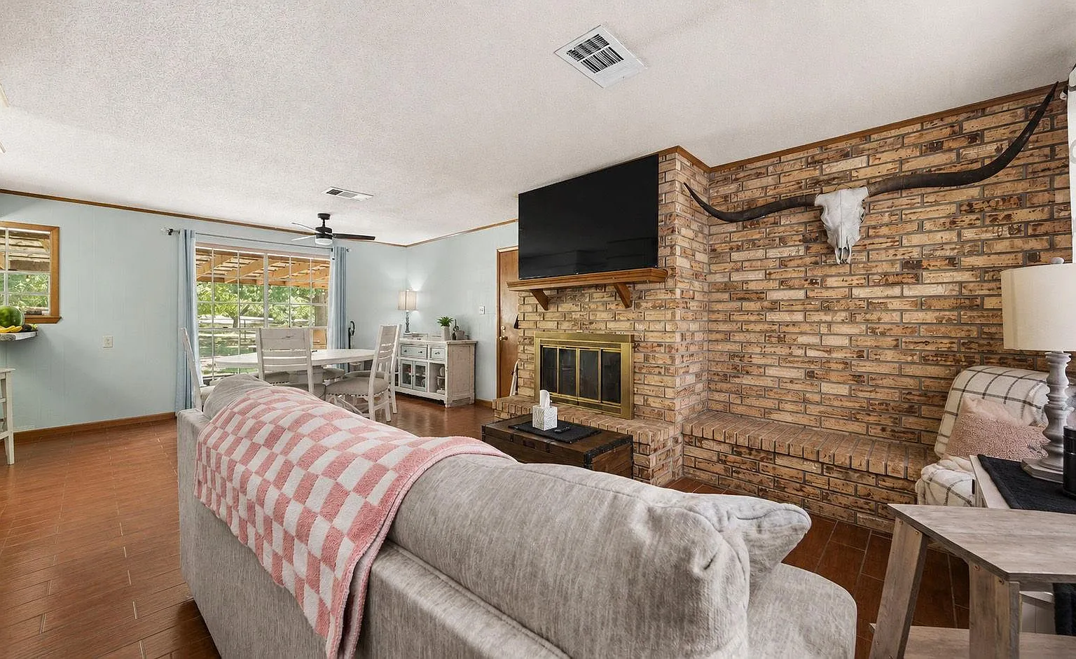 3 bed, 2.0 bath, 1248 sqft, $1,800 — Photo 3