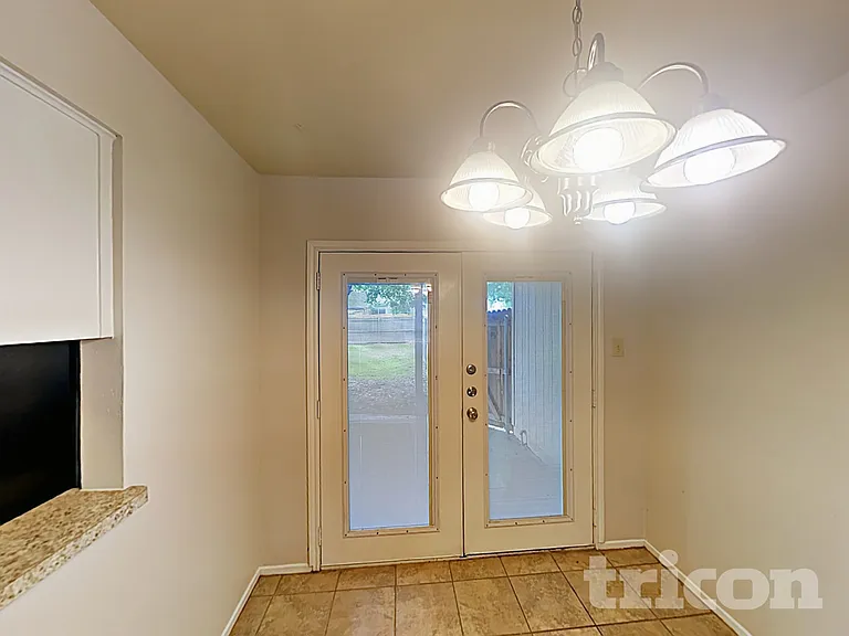 1226 Meadow Creek Dr — Photo 4