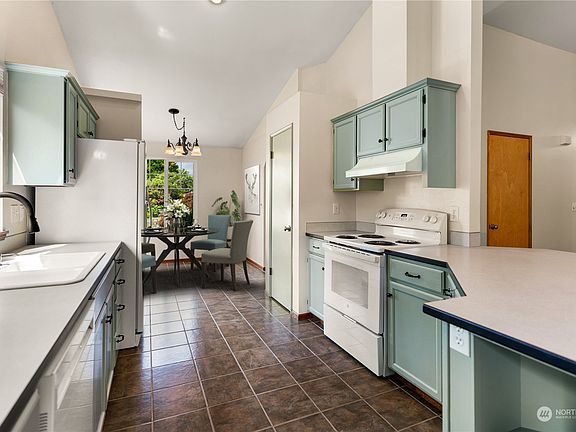 5th image of 1711 Meadow Place