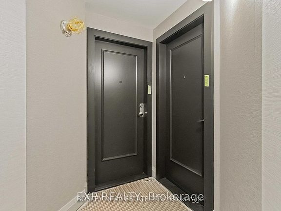 3rd image of 7250 Yonge St #206