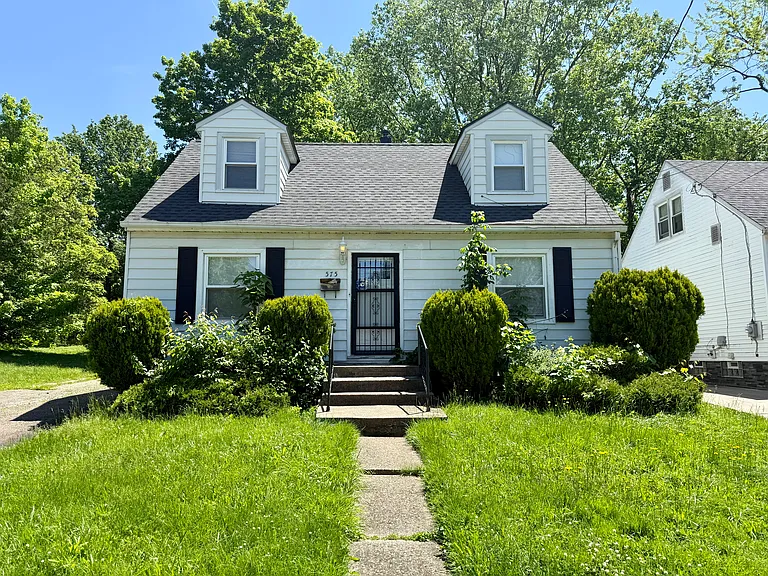 575 Noble Ave — Photo 1