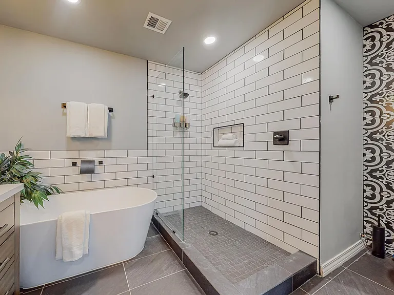 6830 Louisiana Blvd NE — Photo 32