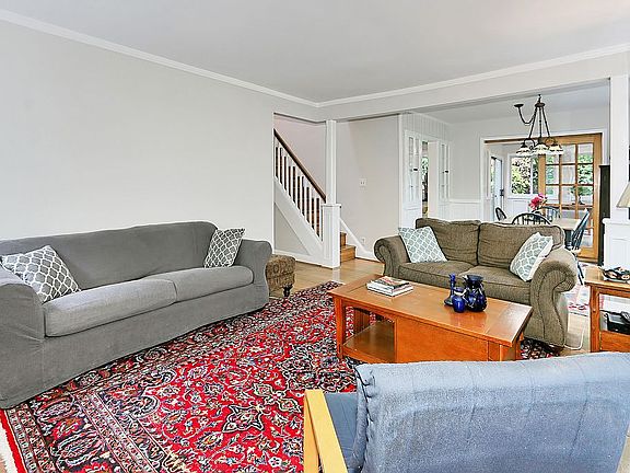 2nd image of 901 N Kensington St