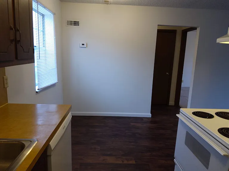 603 Sycamore Cir #1-6 — Photo 5