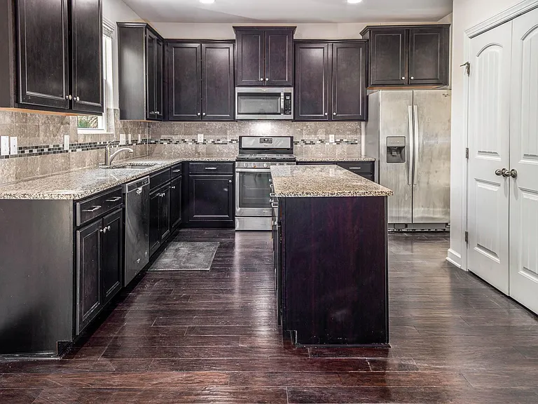 105 Spring Pine Ln — Photo 18