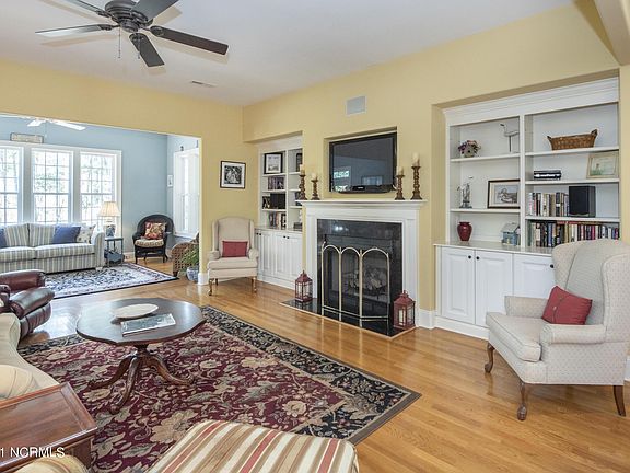 5th image of 3766 Selwyn Cir