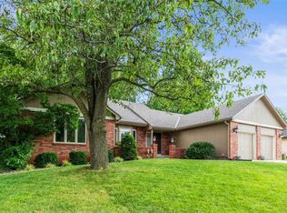 2536 NW Bent Tree Cir, Lees Summit, MO 64081