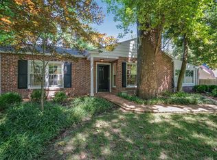 14 Fleetwood Dr, Saint Louis, MO 63124