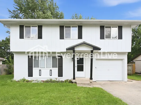 672 Holiday Dr, Fortville, IN 46040