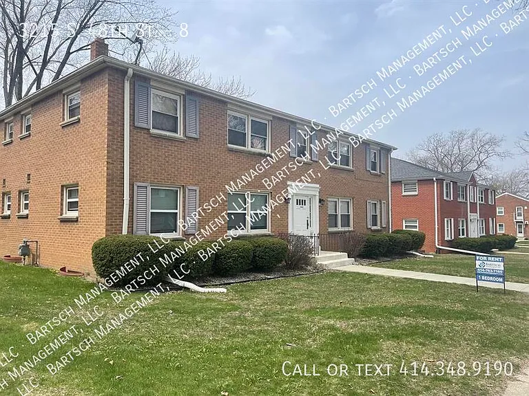 3215 S 48th St #8 — Photo 1