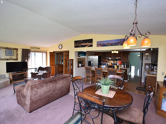 5th image of 13290 SW Ash Dr