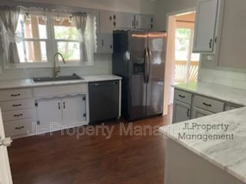 3 bed, 2.0 bath, 1476 sqft, $2,245 — Photo 3