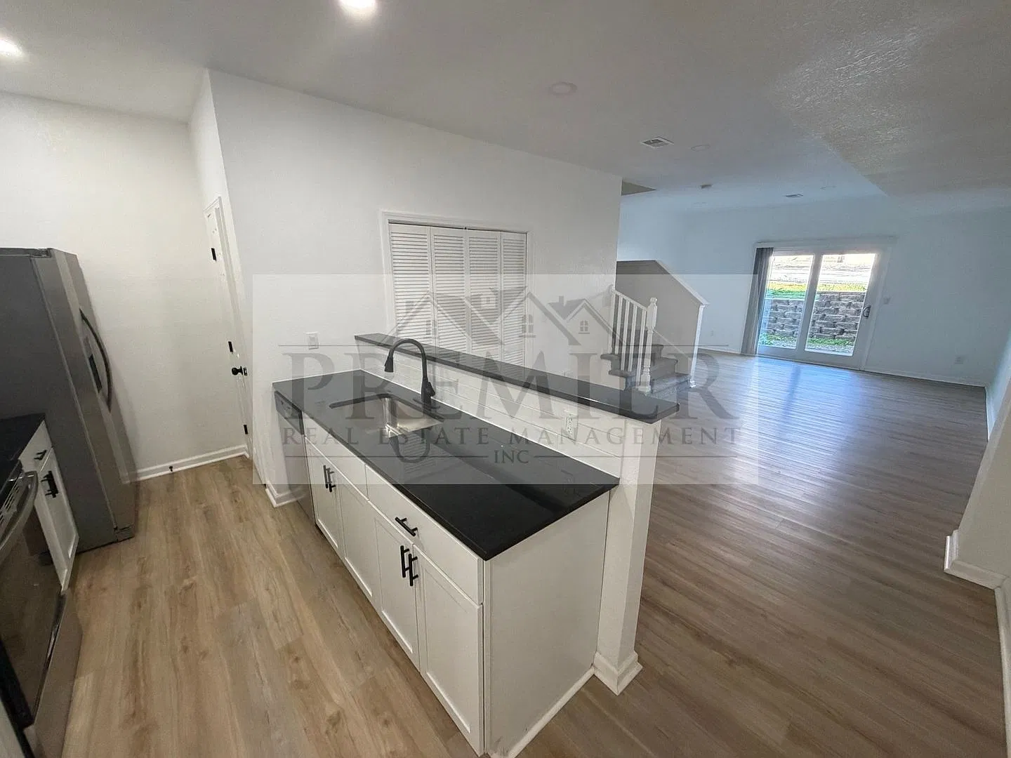 17328 E Susquehanna Drive Independence MO // 3 bed / 2.5 bath Rent: $1550 Deposit: $1550 TH singl... — Photo 1