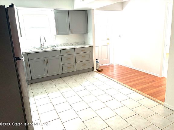 5th image of 44 Longdale St Floor 1