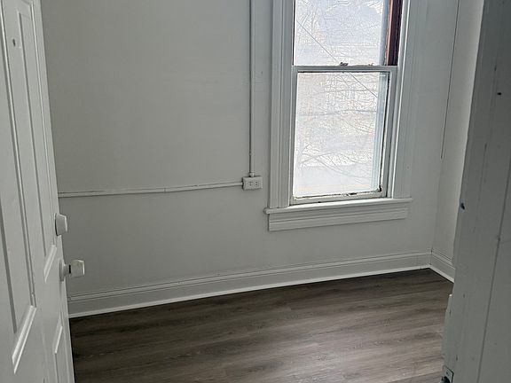 3rd image of 604 E Buchtel Ave #1