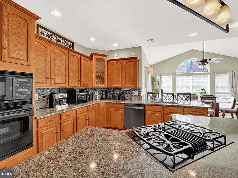 533 Rubens Cir — Photo 6
