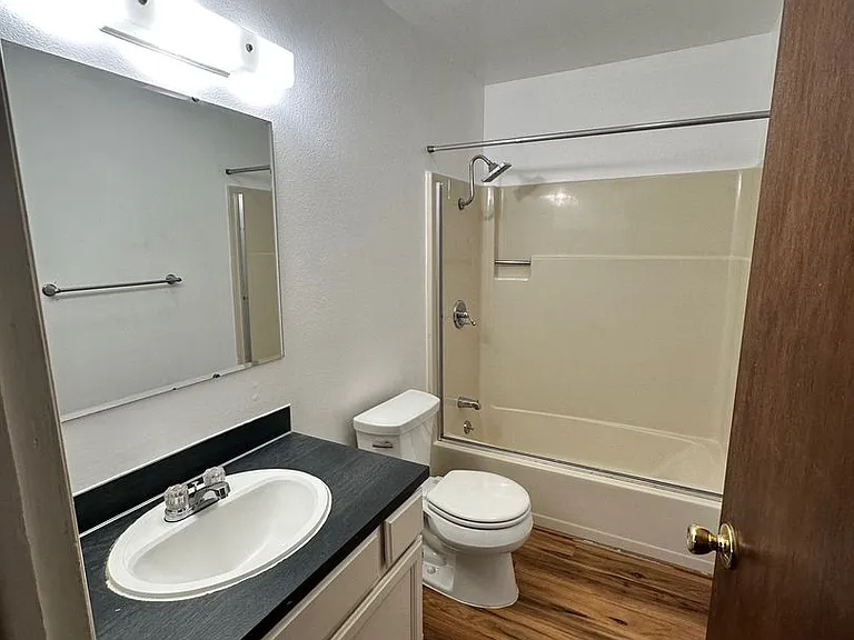 509 N Black Ave #1-8 — Photo 16