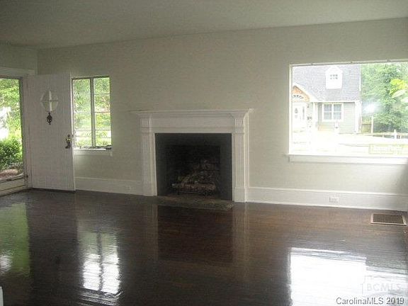 3rd image of 207 Beall St NW
