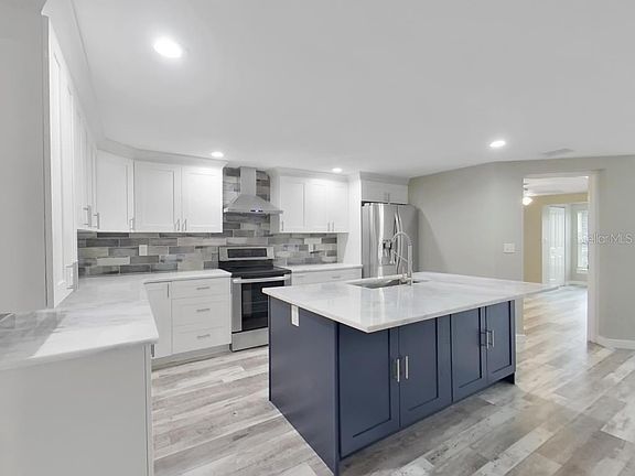 5th image of 2809 W Granfield Ave