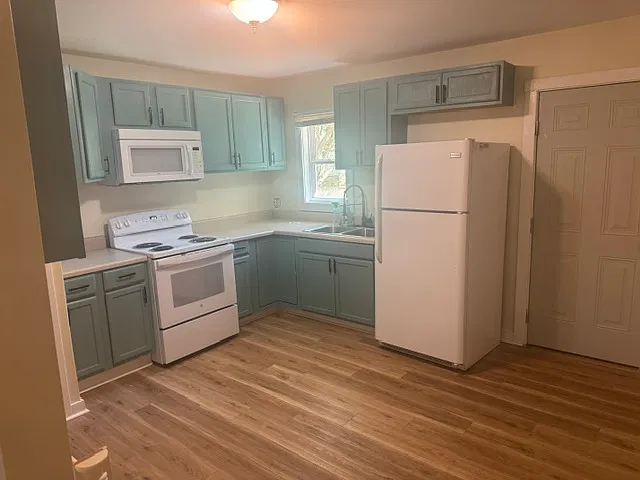 3 bed, 952 sqft, $1,600 — Photo 2