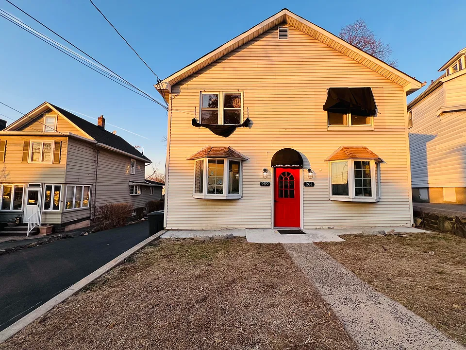 259 Hoover Ave #2L