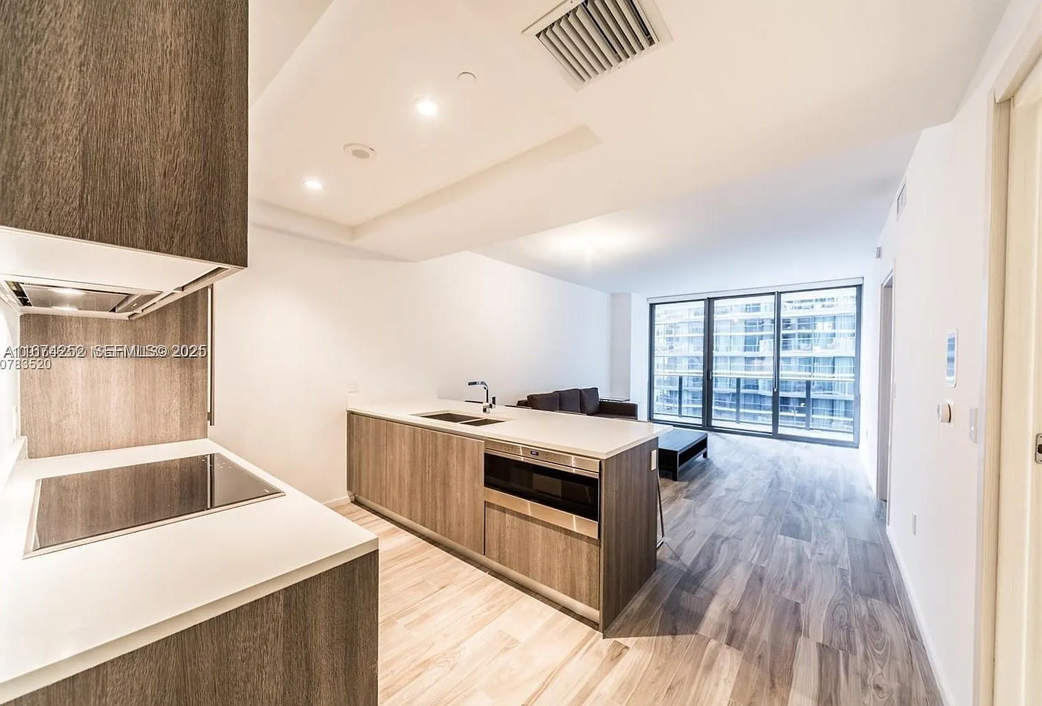 1 bed, 866 sqft, $4,200 — Photo 2