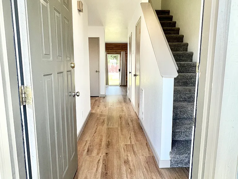 122-126 I St SW #122 — Photo 3