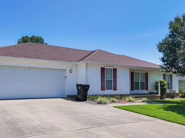 900 Sir James Ave, Dyersburg, TN 38024