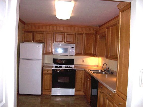 2nd image of 252 Maplewood Dr