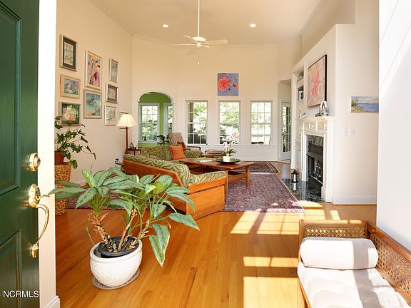 5th image of 1332 Grandiflora Drive