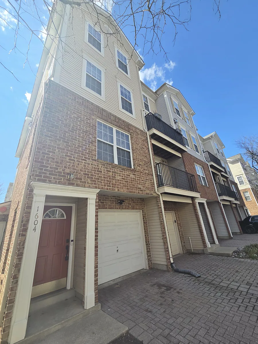 Building Photo - 1604 Post Oak Dr #55
