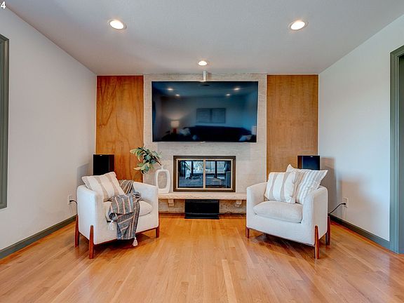 4th image of 5104 Idaho St