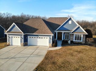 3308 W Hidden Oaks Dr, Franklin, WI 53132