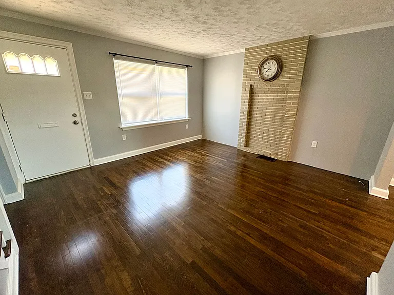 728 George St — Photo 3