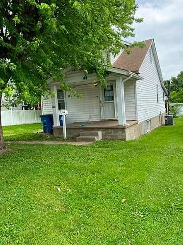 418 W Holden Ave photo 1