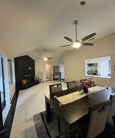 1219 Lynn Ln — Photo 6