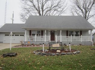 622 Meadowbrook Ln, Centralia, IL 62801
