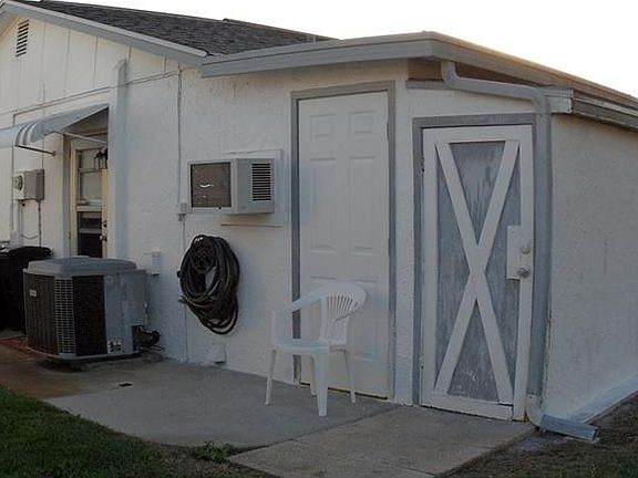4th image of 6307 Staunton Dr