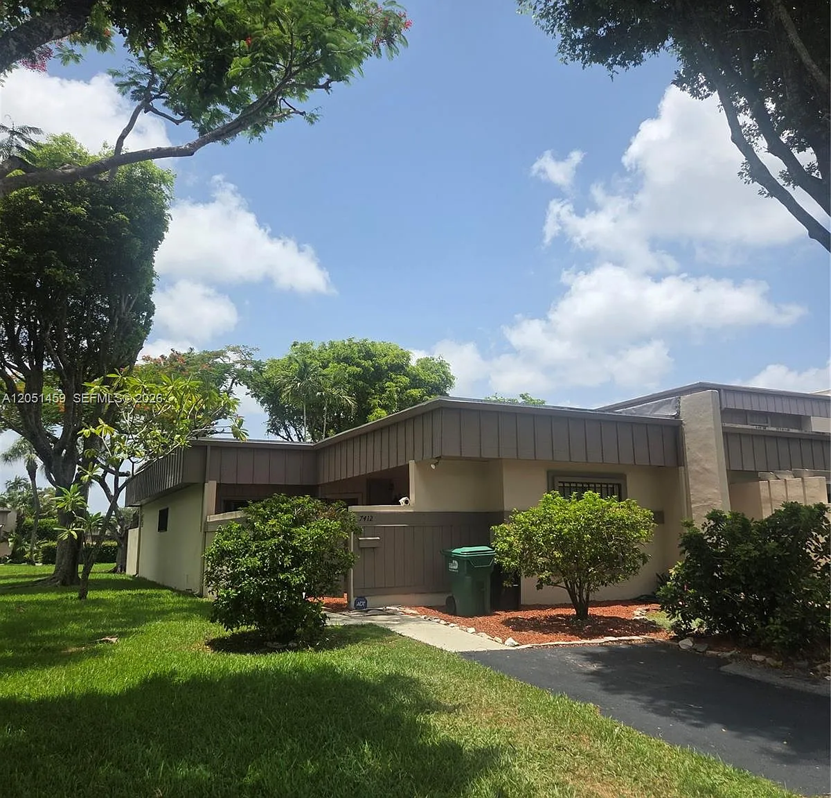 Creekside Villas Sec Two — Photo 2
