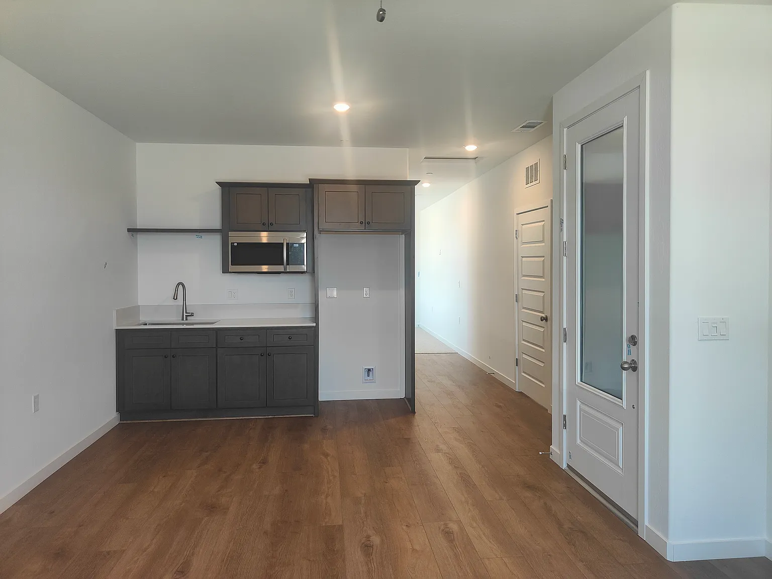 1 bed, $2,000 — Photo 4