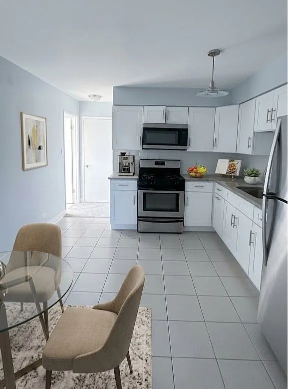 Building Photo - 2645 W 79th St #2RW