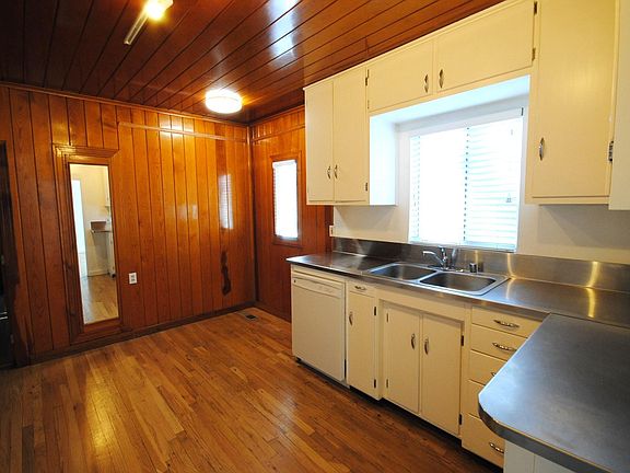 3rd image of 2124 Oxford Ave SE