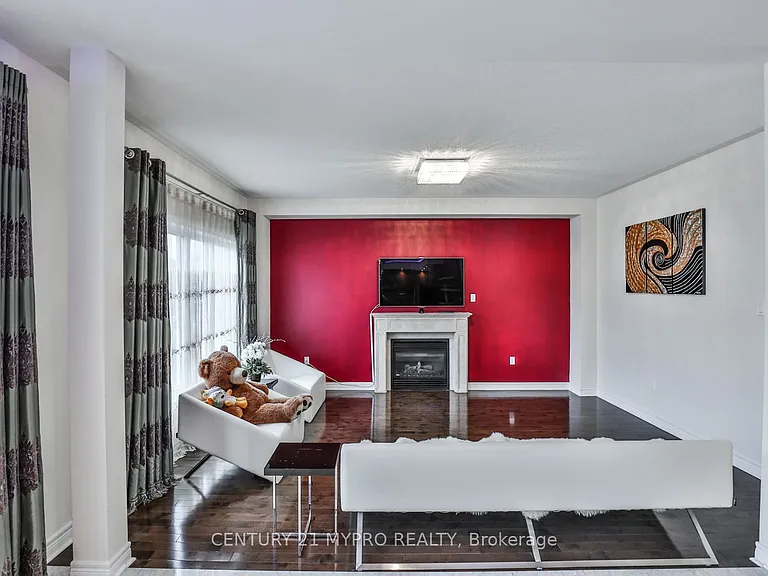 431 Woodspring Ave E — Photo 14