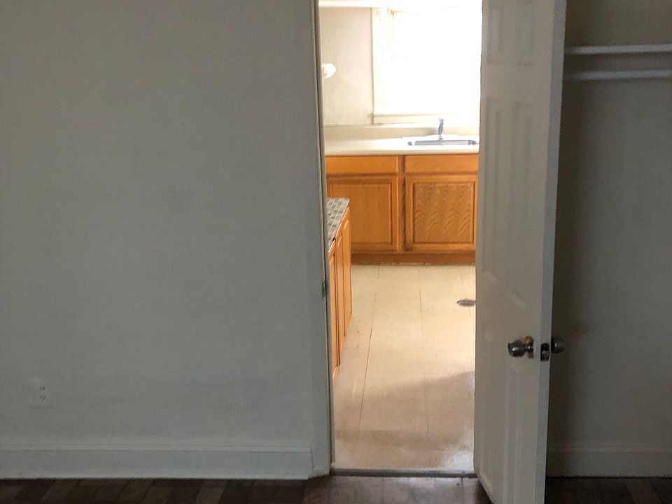 2nd image of 30 Martin Pl #G