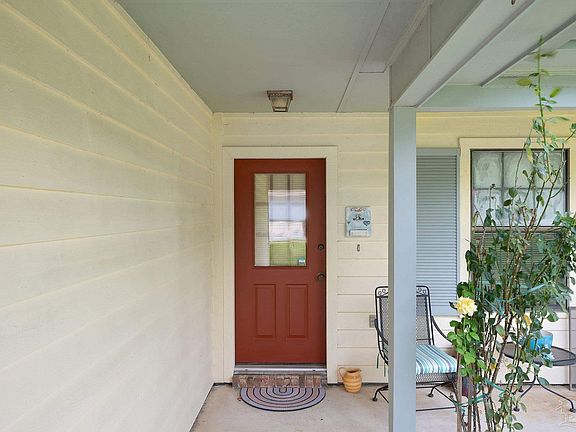 4th image of 500 Bobwhite Ct