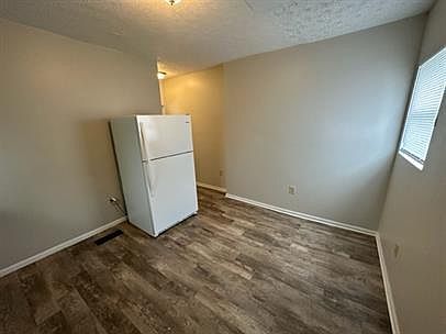 4th image of 1151 Walters St
