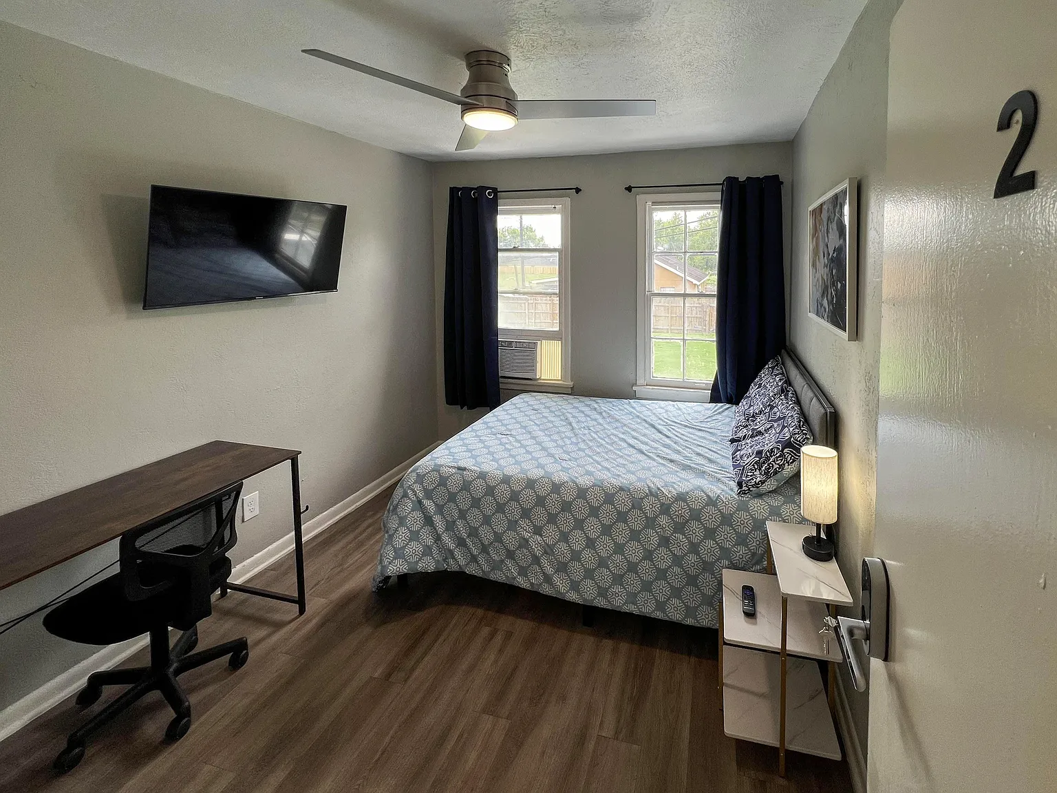 3 bed, 1.0 bath, 650 sqft, $832 — Photo 2