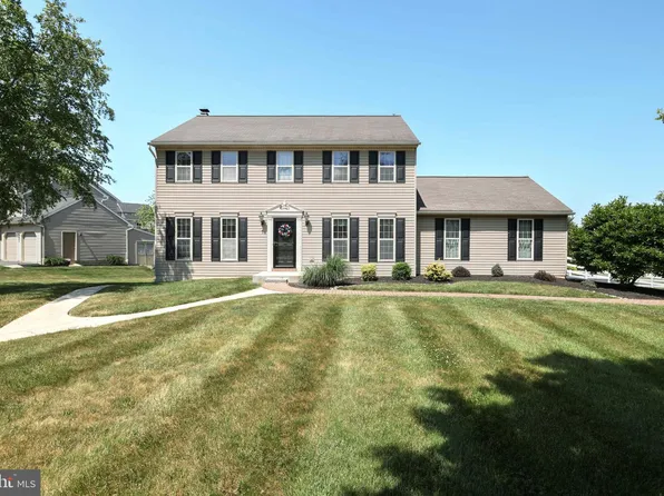 1 Rockdale Dr, Seven Valleys, PA 17360