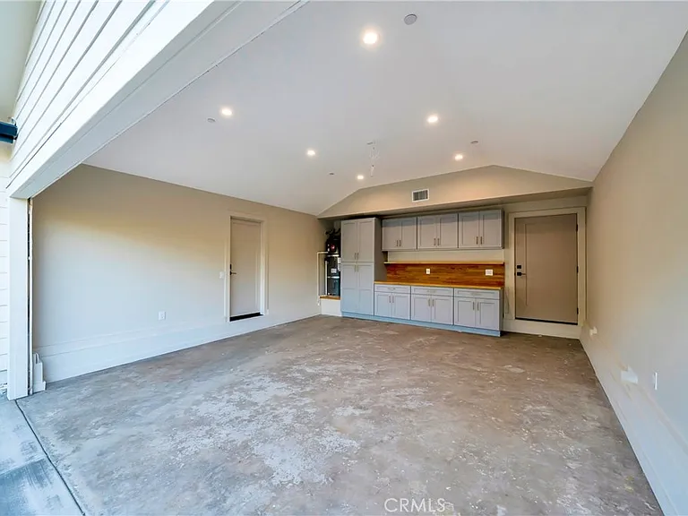 15741 Valerio St — Photo 27